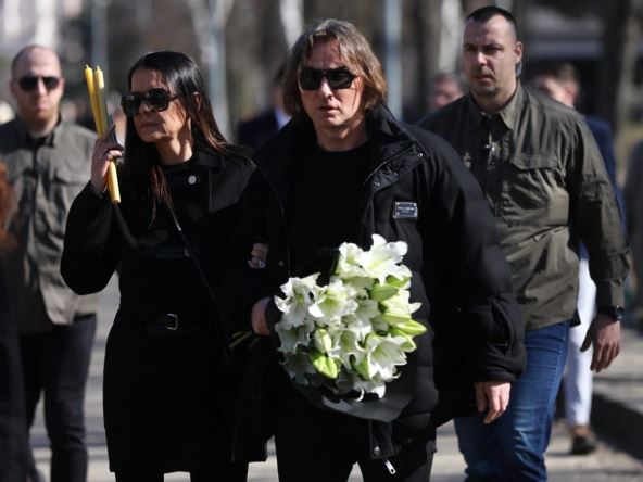 Željko i Milica Mitrović na sahrani Saše Popovića