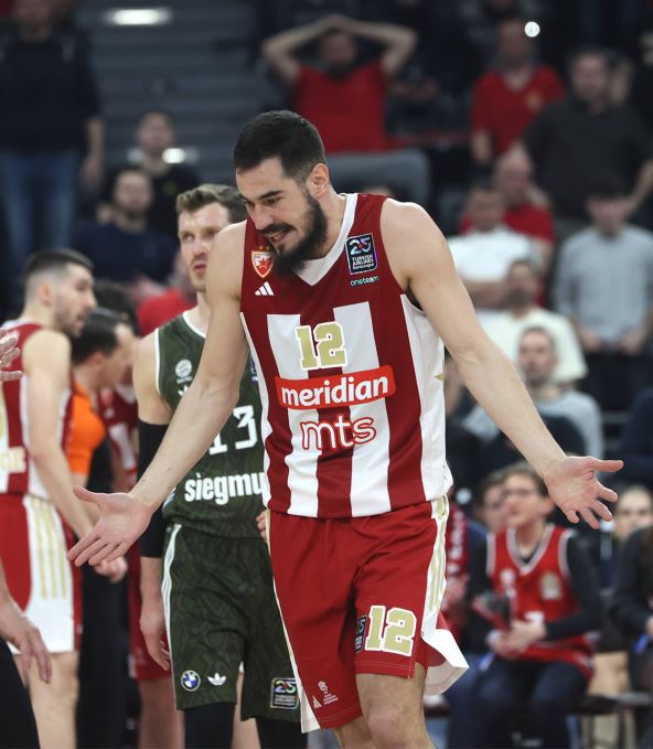 Nikola Kalinić nervozan u porazu Crvene zvezde protiv Bajerna.