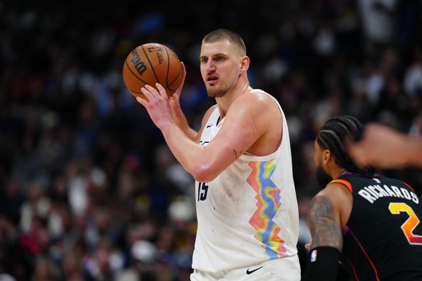 Nikola Jokić istorijski tripl-dabl protiv Finiksa.
