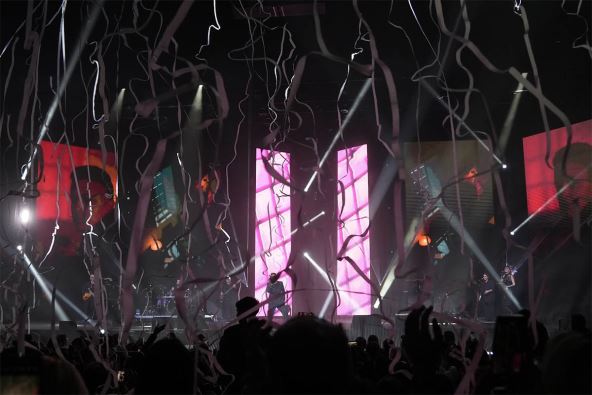 Marija Šerifović konfete na koncertu u SC