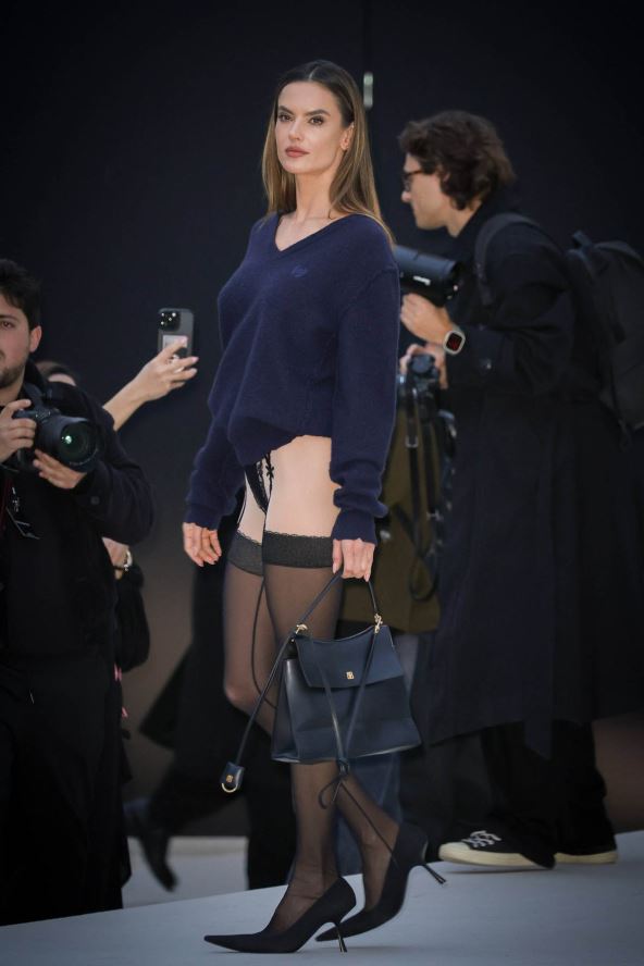 Alesandra Ambrosio (1).jpg