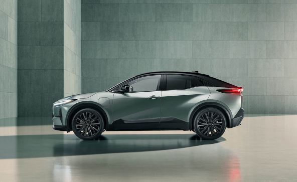 2025 TOYOTA C-HR+ 03 copy.jpg