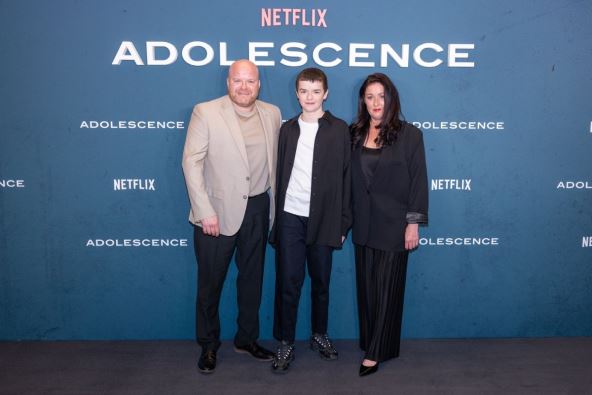 Glumci iz serije "Adolescence"