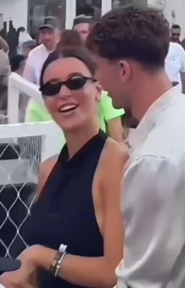 Dušan Vlahović sa devojkom Vanjom Bogdanović