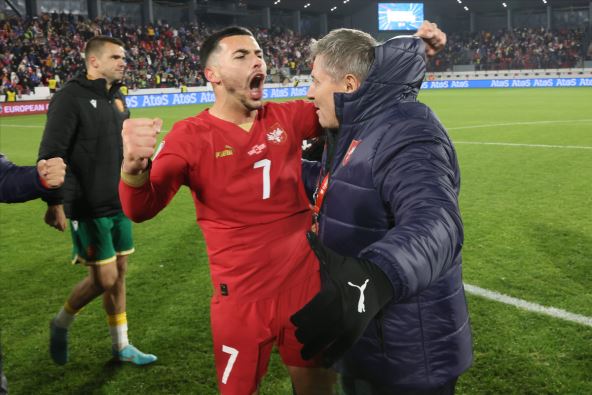 Dragan Stojković Piksi i Nemanja Radonjić posle Srbija - Bugarska.