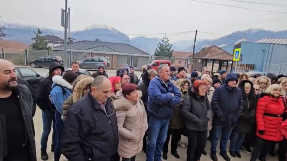 Radnici fabrike Proleter u Ivanjici.jpg