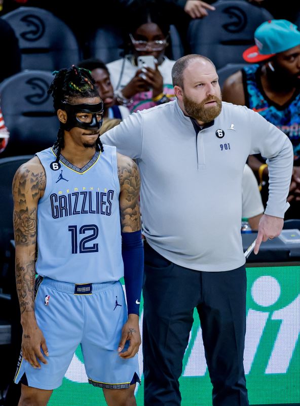 Trener Memfisa Tejlor Dženkins i Dža Morant.