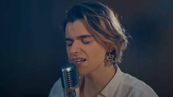 Marko Bošnjak peva