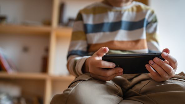 Kako telefoni utiču na mentalno zdravlje dece.jpg