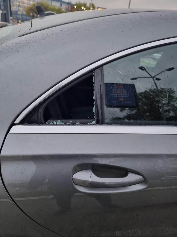 obijeni automobili na Novom Beogradu (1).jpg
