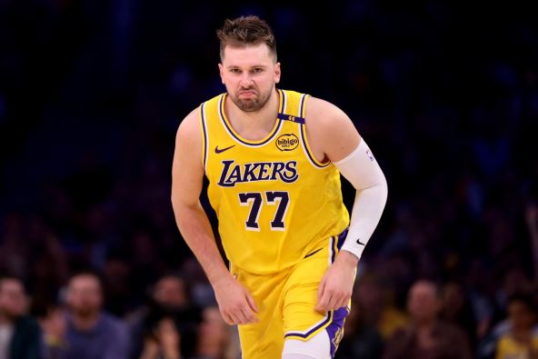 Luka Dončić se svađa na utakmici Lejkersa