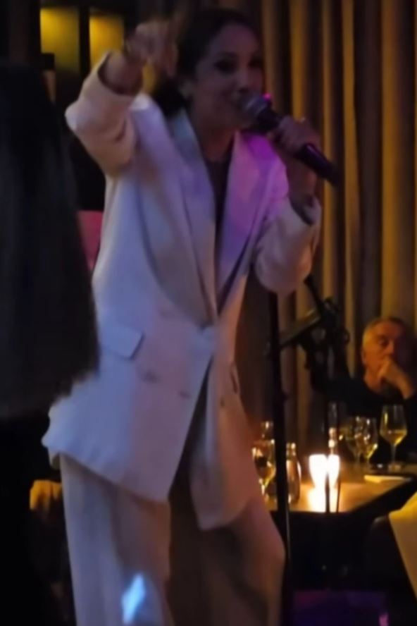 Milo Đukanović na nastupu Milene Ćeranić u Crnoj Gori