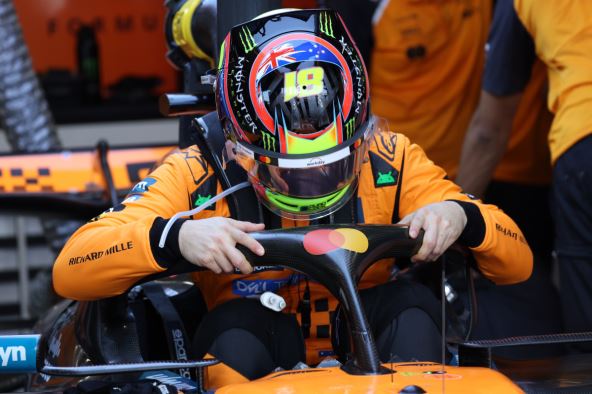 Oskar Pjastri za bolidom Meklarena u Formuli 1