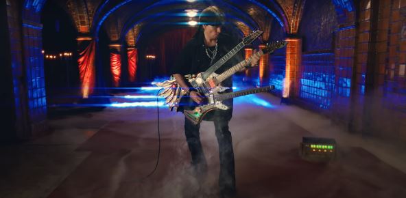 Najbolji gitarista Stiv Vai čestitao Srbima Uskrs, otkrio kako u Srbiji šale s njegovim imenom