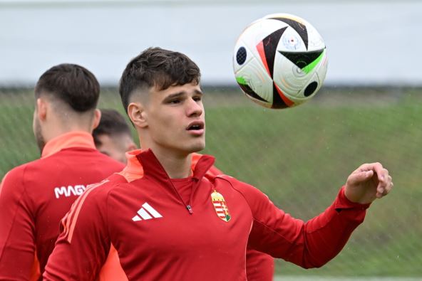 Miloš Kerkez u opremi reprezentacije Mađarske