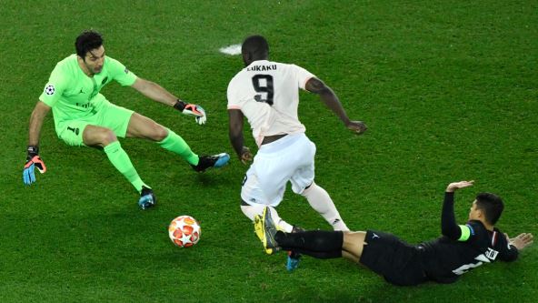 Đanluiđi Bufon i Romelu Lukaku u duelu