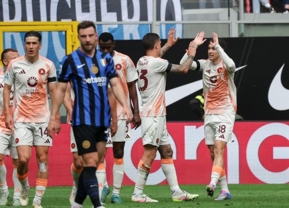 Matijas Sule slavi gol na Inter - Roma