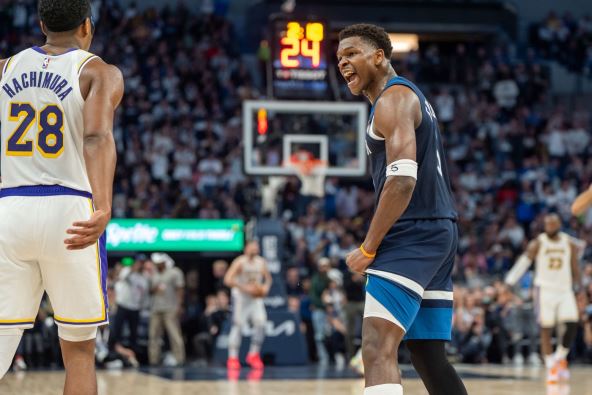 Entoni Edvards na meču protiv Lejkersa