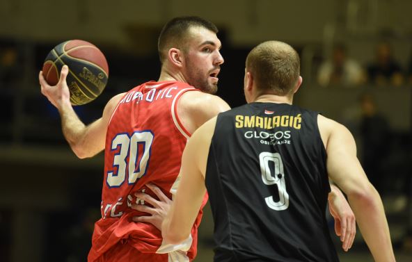 Aleksa Novaković i Alen Smailagić u duelu