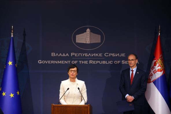 Marta Kos i premijer Đuro Macut na konferenciji za medije