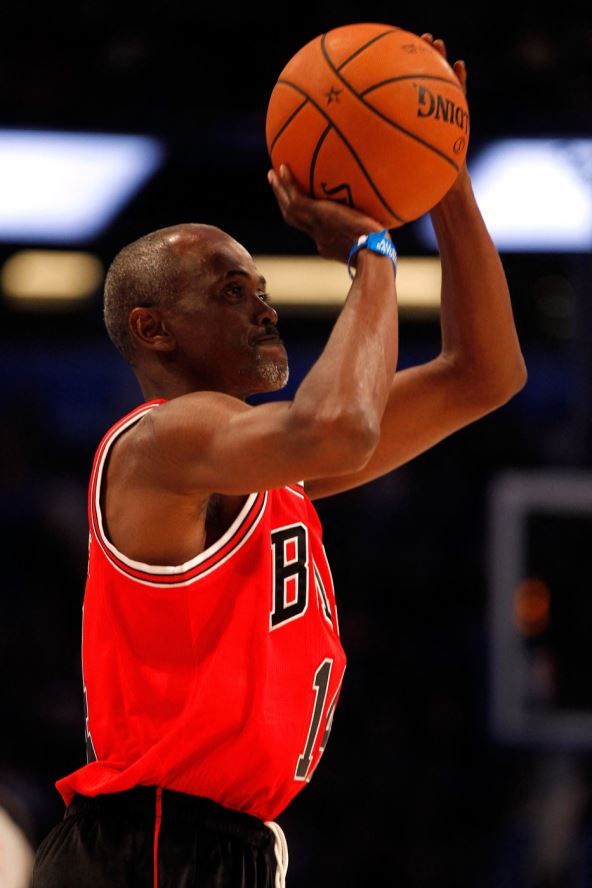 Kreg Hodžis šutira trojku u dresu Čikago Bulsa