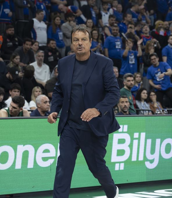 Ergin Ataman napušta meč Efes - Panatinaikos