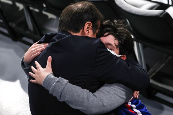 Ergin Ataman grli sina Sarpa Atamana