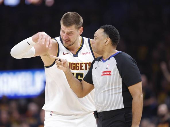 Nikola Jokić i sudija