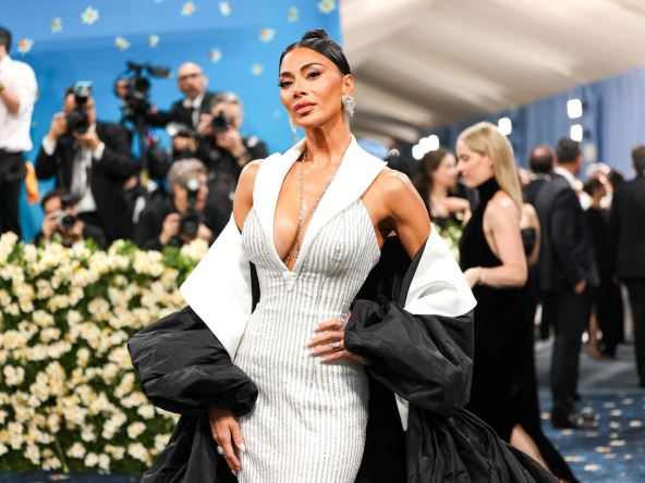 Nikol Šerzinger na Met gali