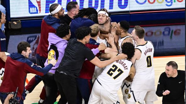 Eron Gordon slavi koš za pobedu