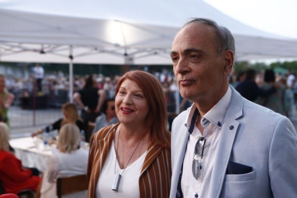 Biljana Jevtić i Aca Ilić primili su Anu Bekutu u svoju kuću