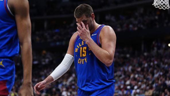 Nikola Jokić se češe zbog promašaja protiv Oklahome