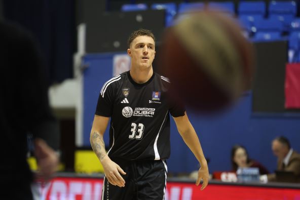 Danilo Anđušić u dresu Dubaija protiv Mege