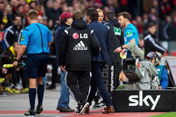 Feliks Cvajer na utakmici Bajer Leverkuzen Borusija Dortmund