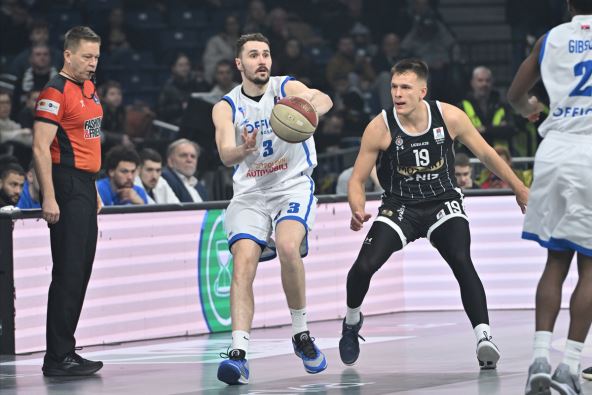 Luka Cerovina na meču protiv Partizana