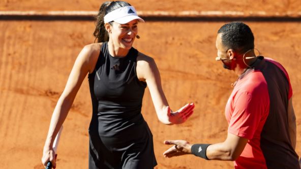 Ana Ivanović igra tenis sa Žoom Vilfredom Congom