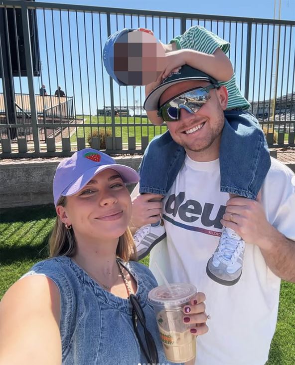 Emilija sa mužem i sinom