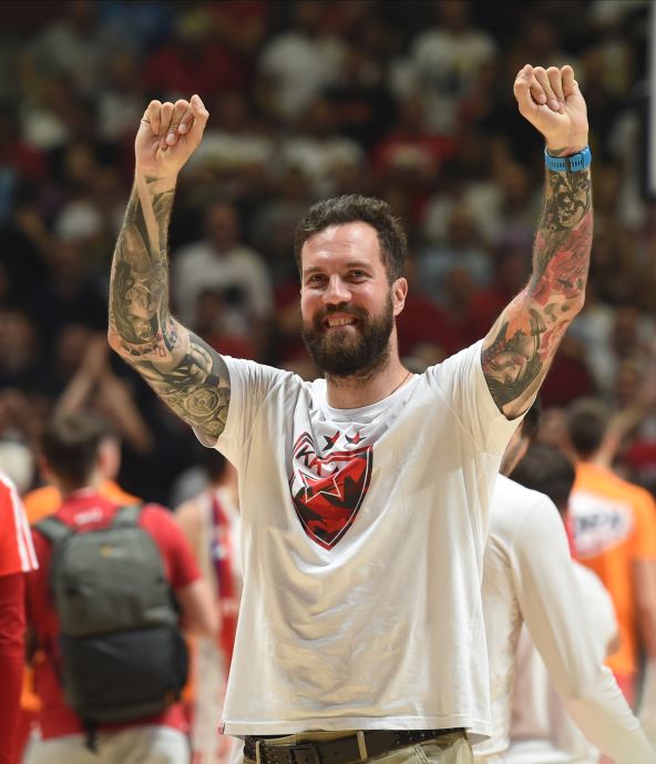 Miroslav Raduljica u majici Crvene zvezde