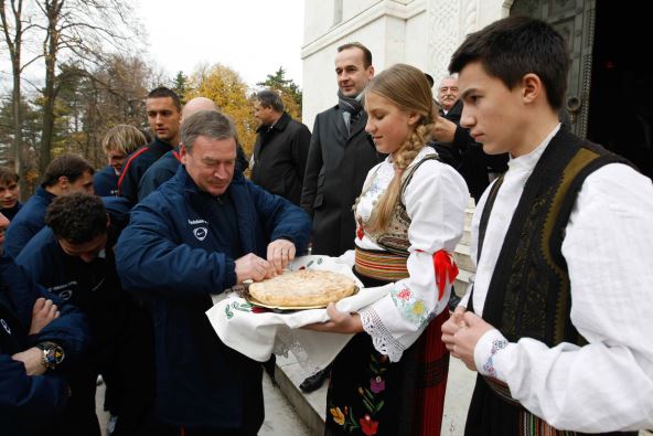 Havijer Klemente jede pogaču