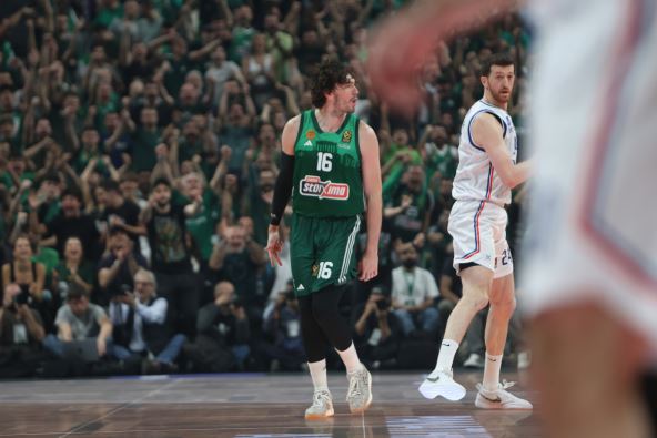 Džedi Osman na utakmici Panatinaikos Efes