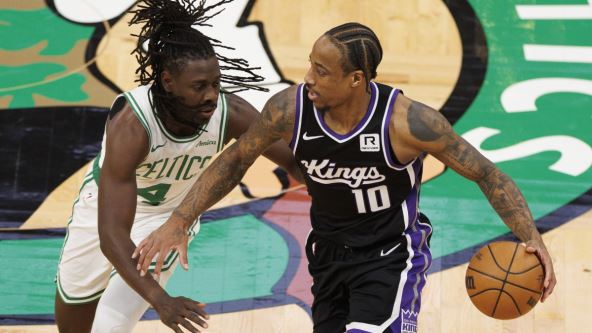 Demar Derozen na utakmici Sakramento Boston