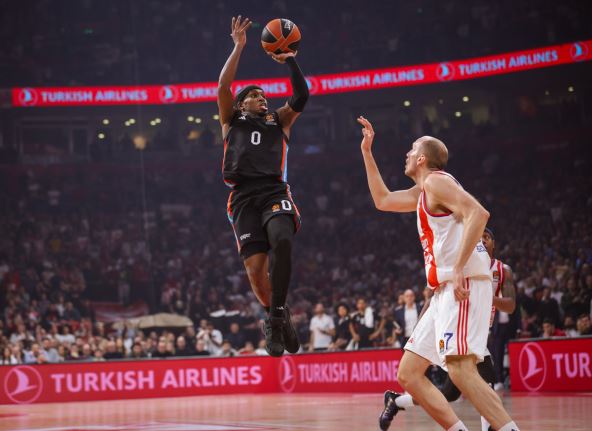 Ti Džej Šorts na Crvena zvezda Pariz