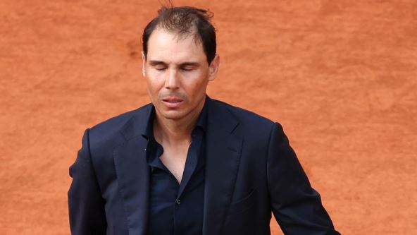 Rafael Nadal plakao na oproštaju od Rolan Garosa