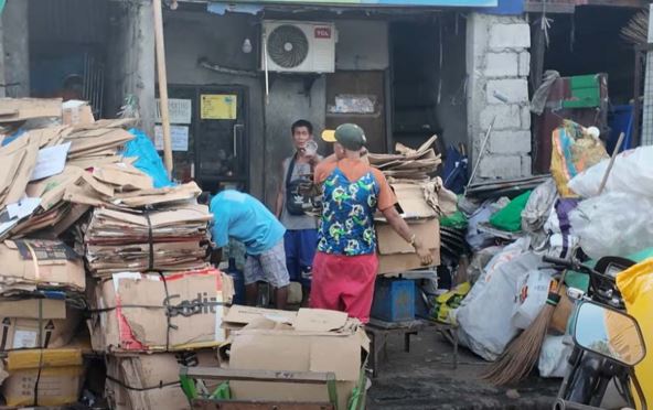 Stanovnici najveće favele Filipina recikliraju materijale