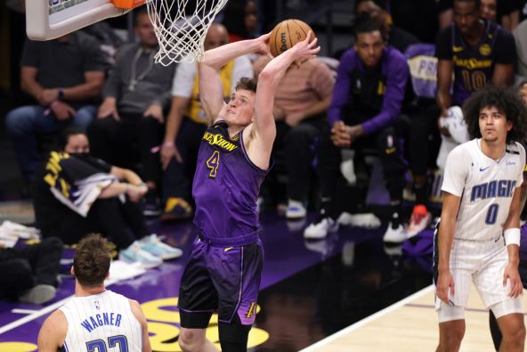 Dalton Kneht zakucava za Lejkerse