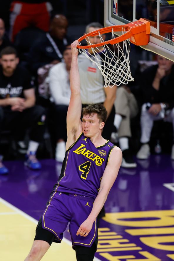 Dalton Kneht zakucava za Lejkerse