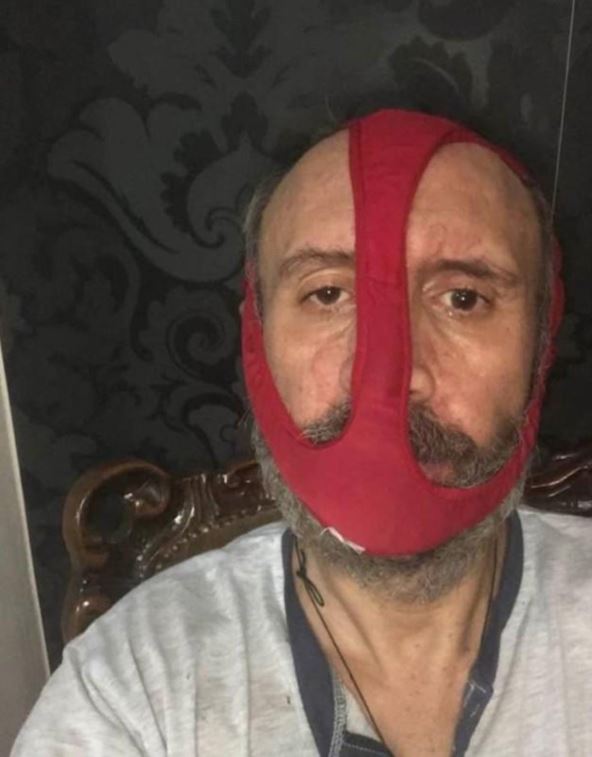 Fotos Pitađis sa gaćama na glavi