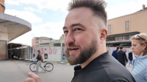 Amerikanac u Srbiji 2.jpg