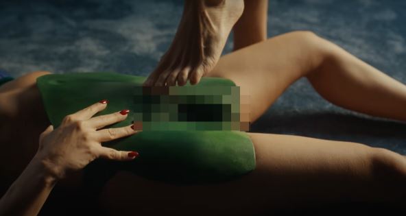 Eksplicitna scena u spotu