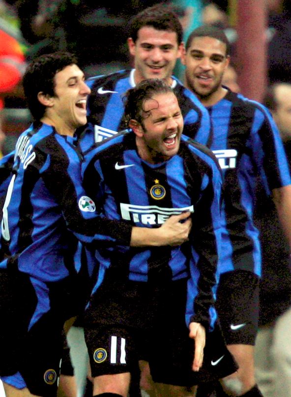 Siniša Mihajlović slavi gol u Interu